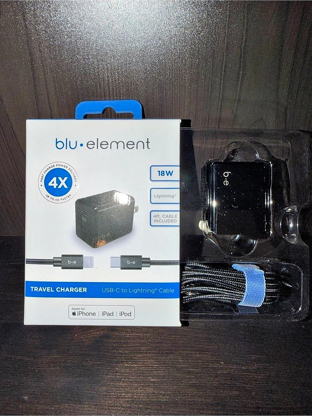 blu element 18W Travel Charger USB-C to Lightning Cable
